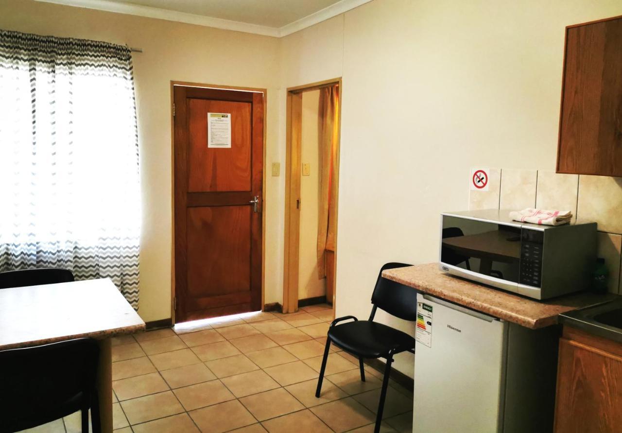 East Gate Rest Camp Apartment Buitepos Exterior foto